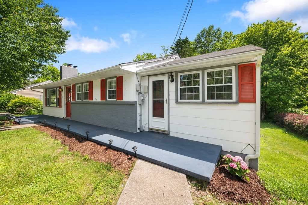 Photo of 331 Hulldale Ave, Marion, VA 24354 (MLS # 110335)