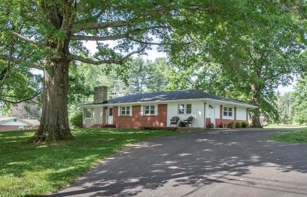 Photo of 307 NE Morningside Lane, Abingdon, VA 24210 (MLS # 110534)