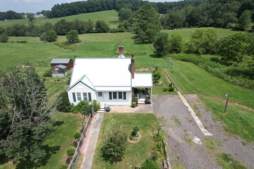 Photo of 415 Joy Ranch Rd, Woodlawn, VA 24381 (MLS # 100963)