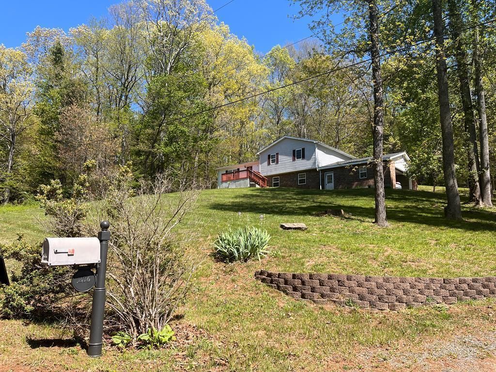 Photo of 206 Sycamore Ln, Hillsville, VA 24343 (MLS # 100898)