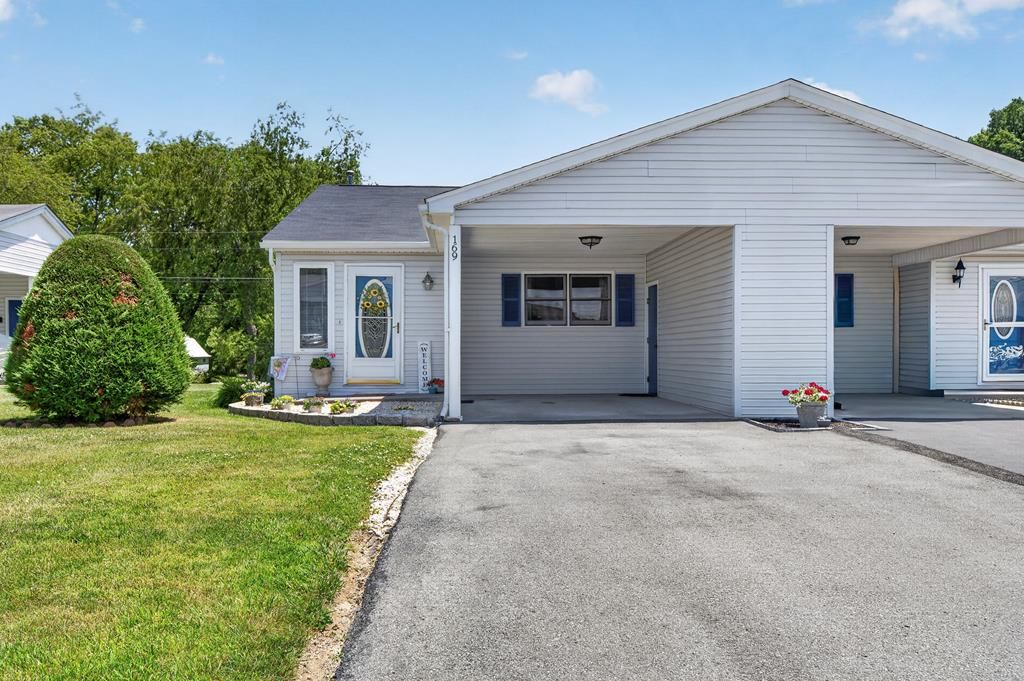 Photo of 169 Aspen Circle, Bristol, VA 24201 (MLS # 110220)