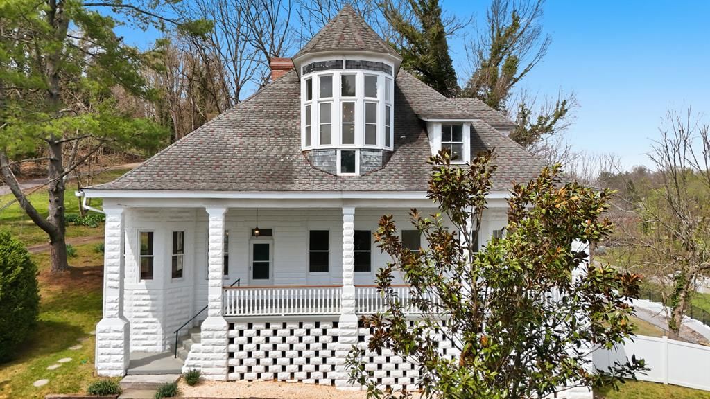 Photo of 243 Mason Place, Abingdon, VA 24210 (MLS # 109471)
