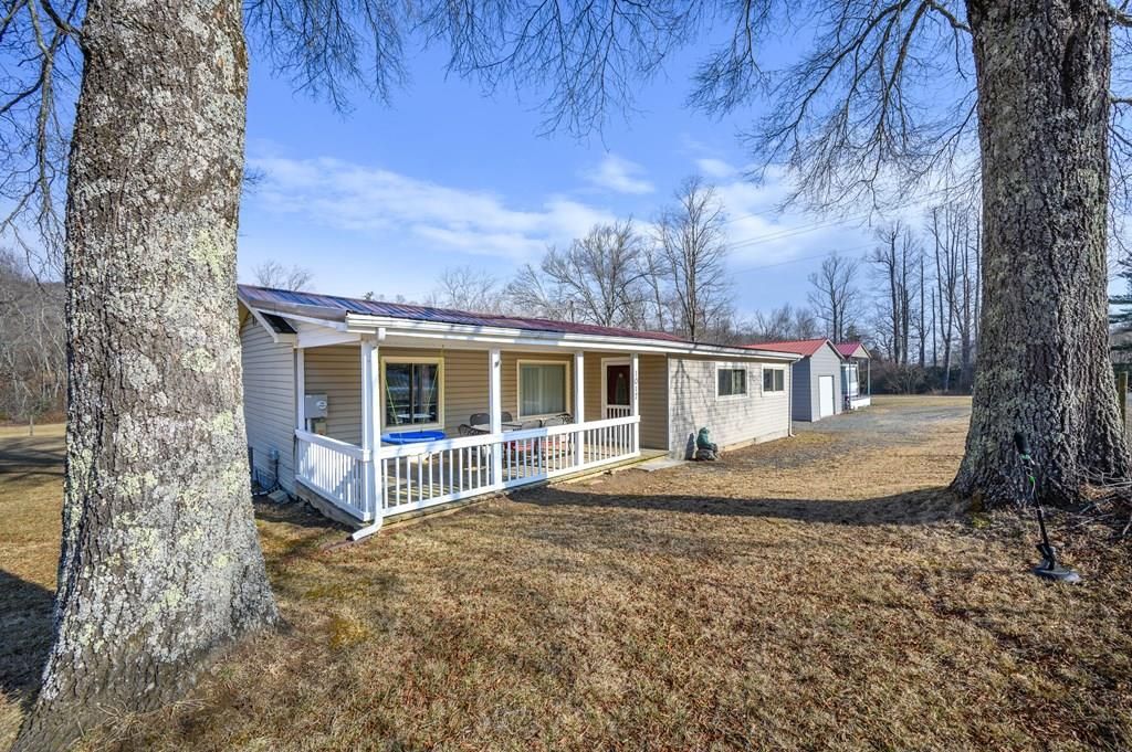 Photo of 1017 Turner Spur Rd, Fancy Gap, VA 24328 (MLS # 105947)