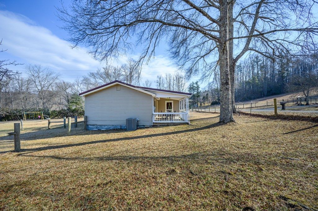 Photo of 1017 Turner Spur Rd, Fancy Gap, VA 24328 (MLS # 105947)