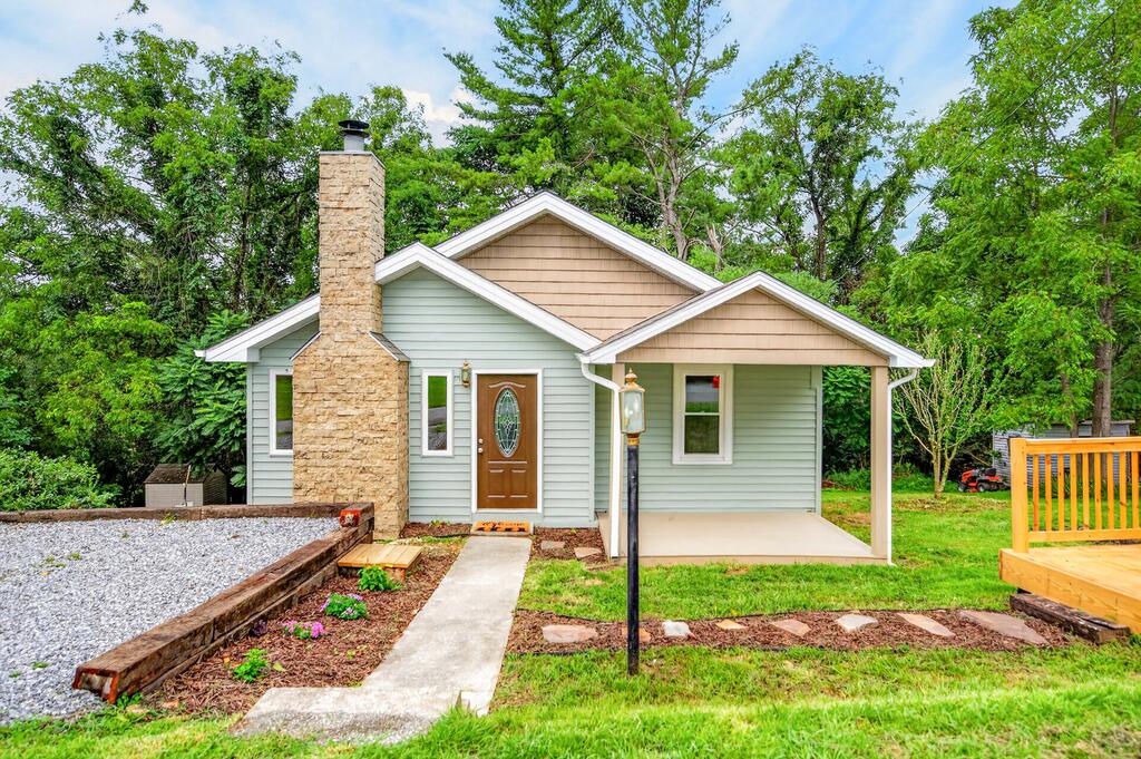 Photo of 3721 Largen Hill, Pulaski, VA 24301 (MLS # 111410)