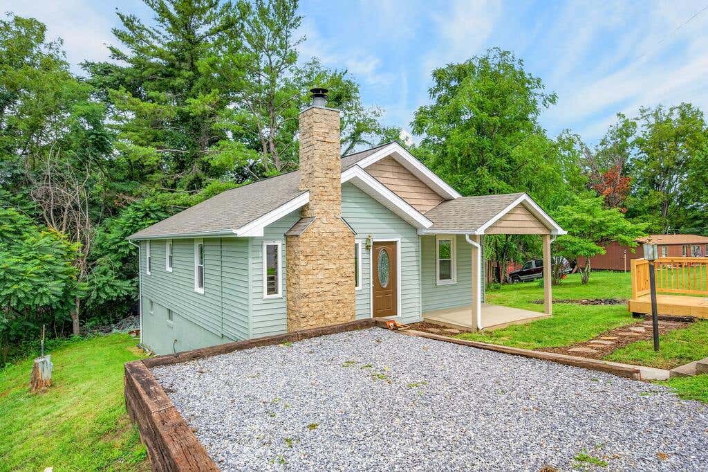 Photo of 3721 Largen Hill, Pulaski, VA 24301 (MLS # 111410)