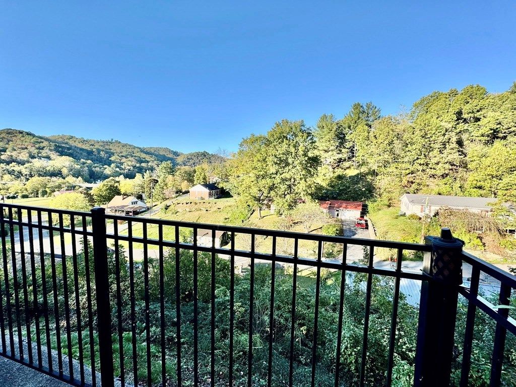 Photo of 415 415 Lee St, Richlands, VA 24641 (MLS # 103768)
