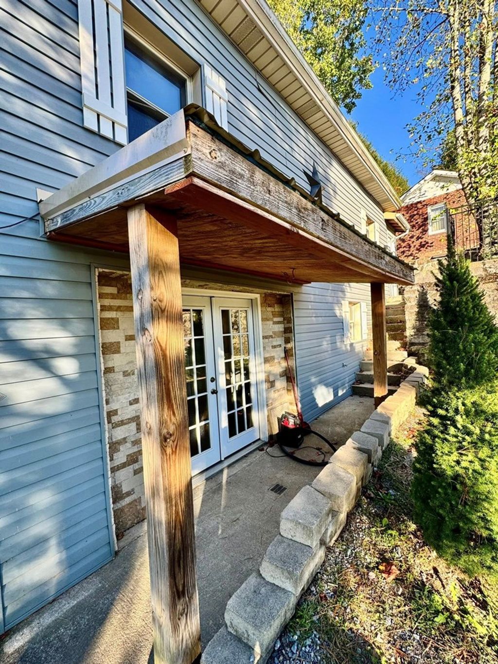 Photo of 415 415 Lee St, Richlands, VA 24641 (MLS # 103768)