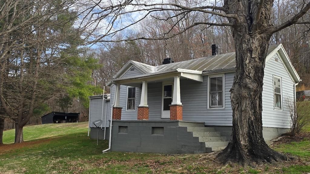 Photo of 535 Waterworks Rd, Radford, VA 24141 (MLS # 109287)