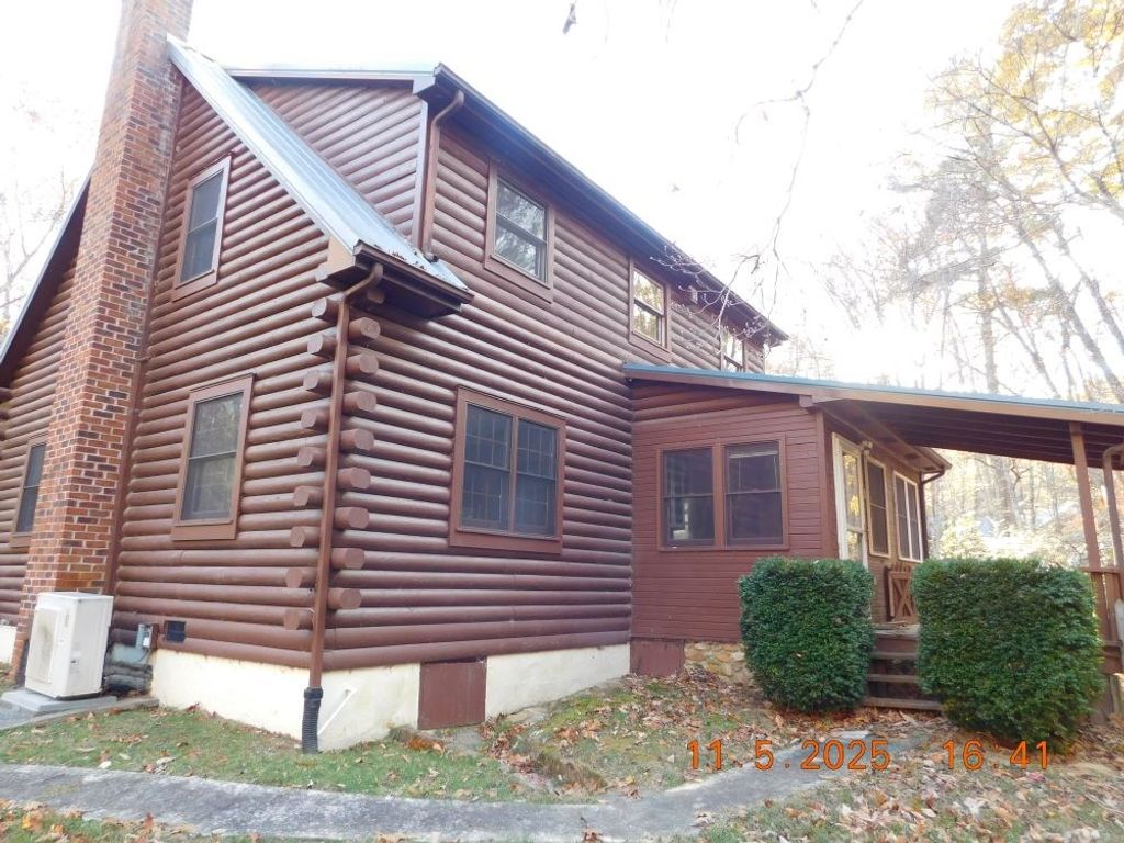 Photo of 586 Whipoorwill Rd, Wytheville, VA 24382 (MLS # 104536)