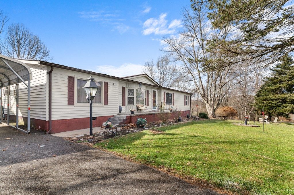 Photo of 269 Retrievers Run Road, Hillsville, VA 24343 (MLS # 104262)