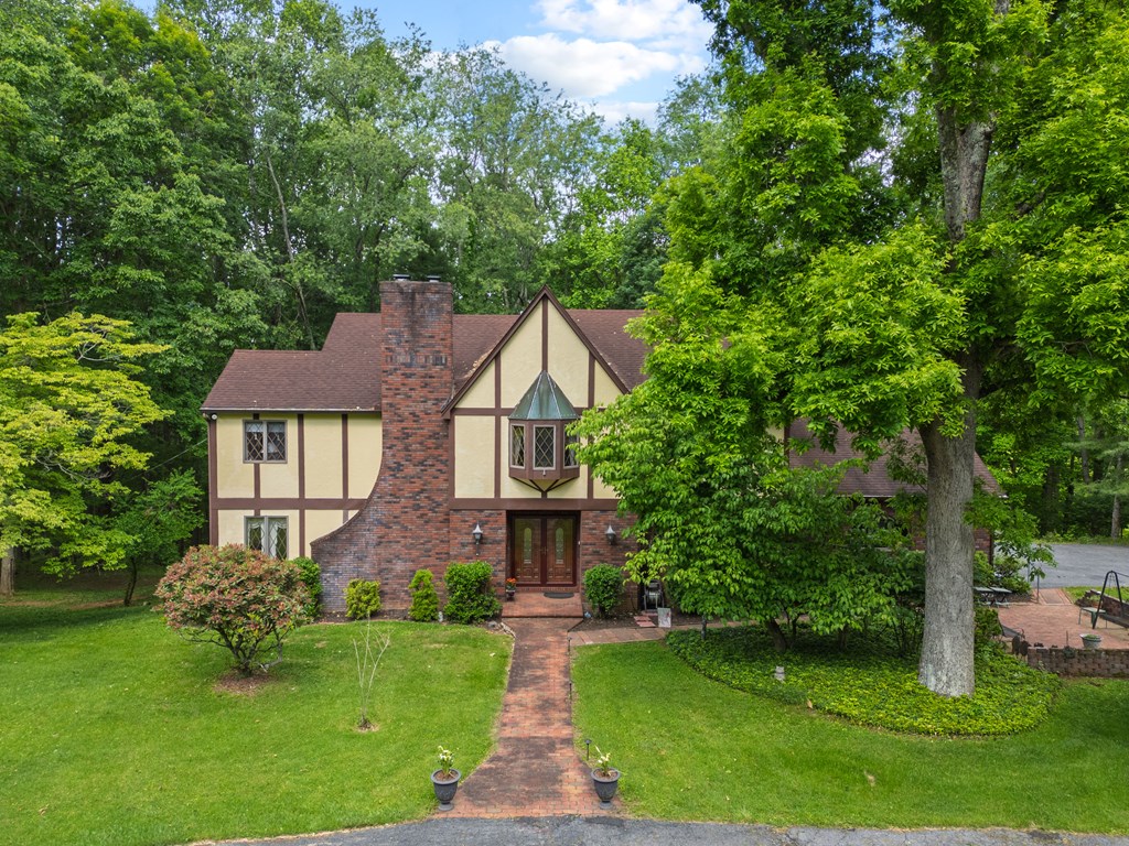 Marion, Virginia 24354, United States, 5 Bedrooms Bedrooms, ,4 BathroomsBathrooms,Residential,Active,139308