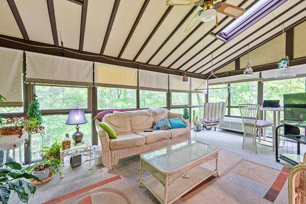 Marion, Virginia 24354, United States, 5 Bedrooms Bedrooms, ,4 BathroomsBathrooms,Residential,Active,139308