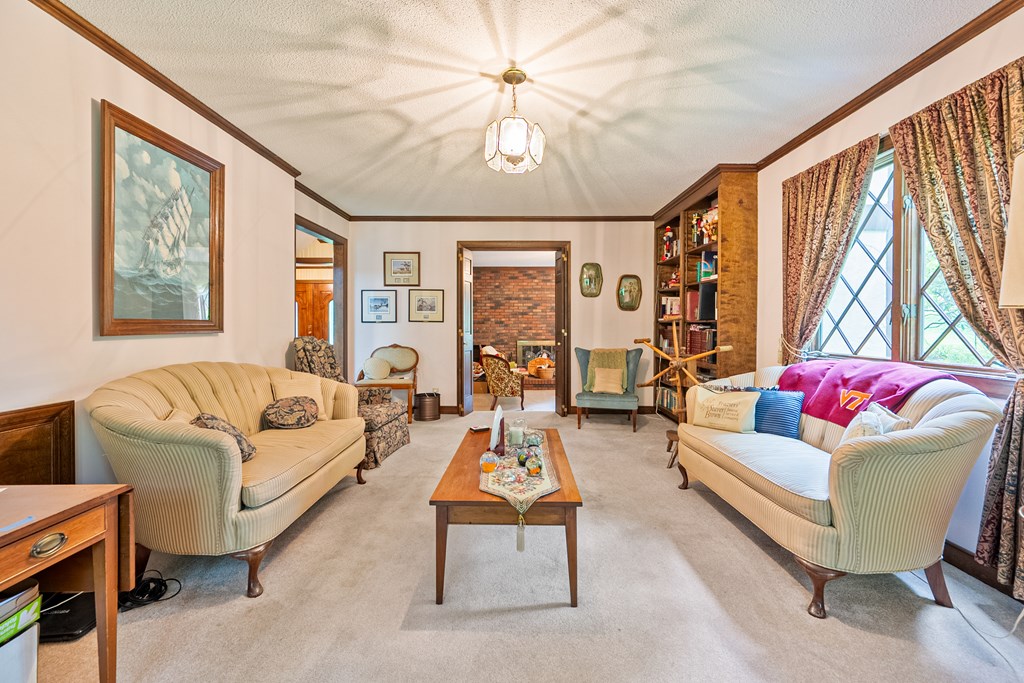 Marion, Virginia 24354, United States, 5 Bedrooms Bedrooms, ,4 BathroomsBathrooms,Residential,Active,139308