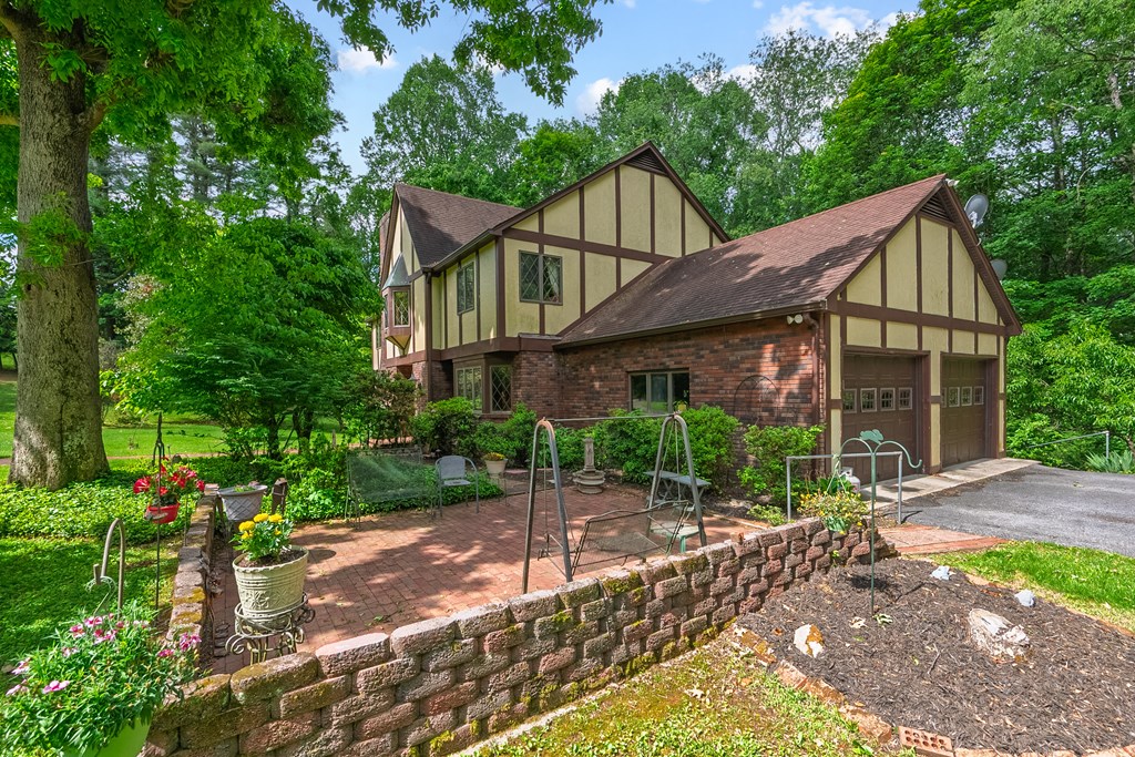 Marion, Virginia 24354, United States, 5 Bedrooms Bedrooms, ,4 BathroomsBathrooms,Residential,Active,139308