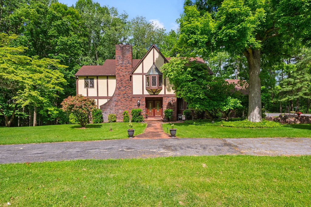 Marion, Virginia 24354, United States, 5 Bedrooms Bedrooms, ,4 BathroomsBathrooms,Residential,Active,139308