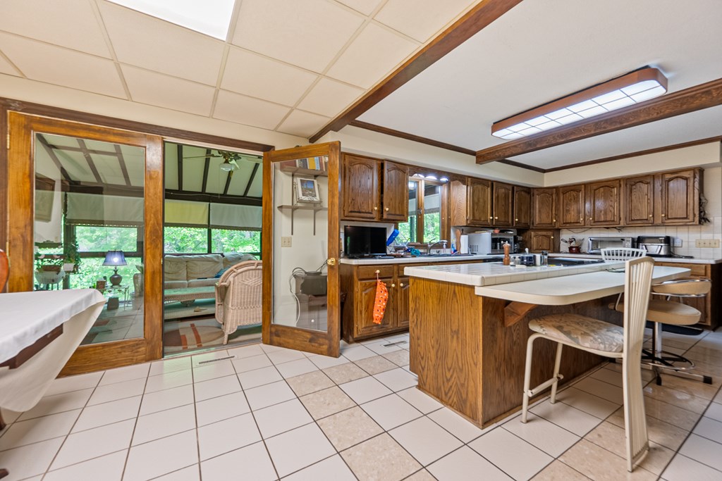 Marion, Virginia 24354, United States, 5 Bedrooms Bedrooms, ,4 BathroomsBathrooms,Residential,Active,139308