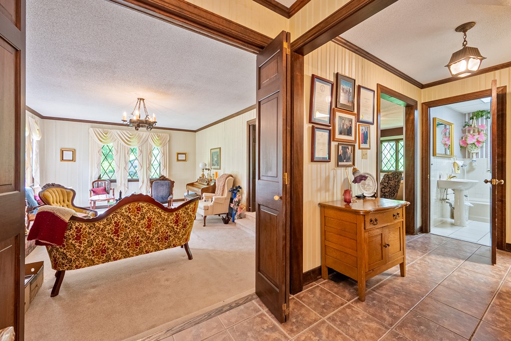 Marion, Virginia 24354, United States, 5 Bedrooms Bedrooms, ,4 BathroomsBathrooms,Residential,Active,139308