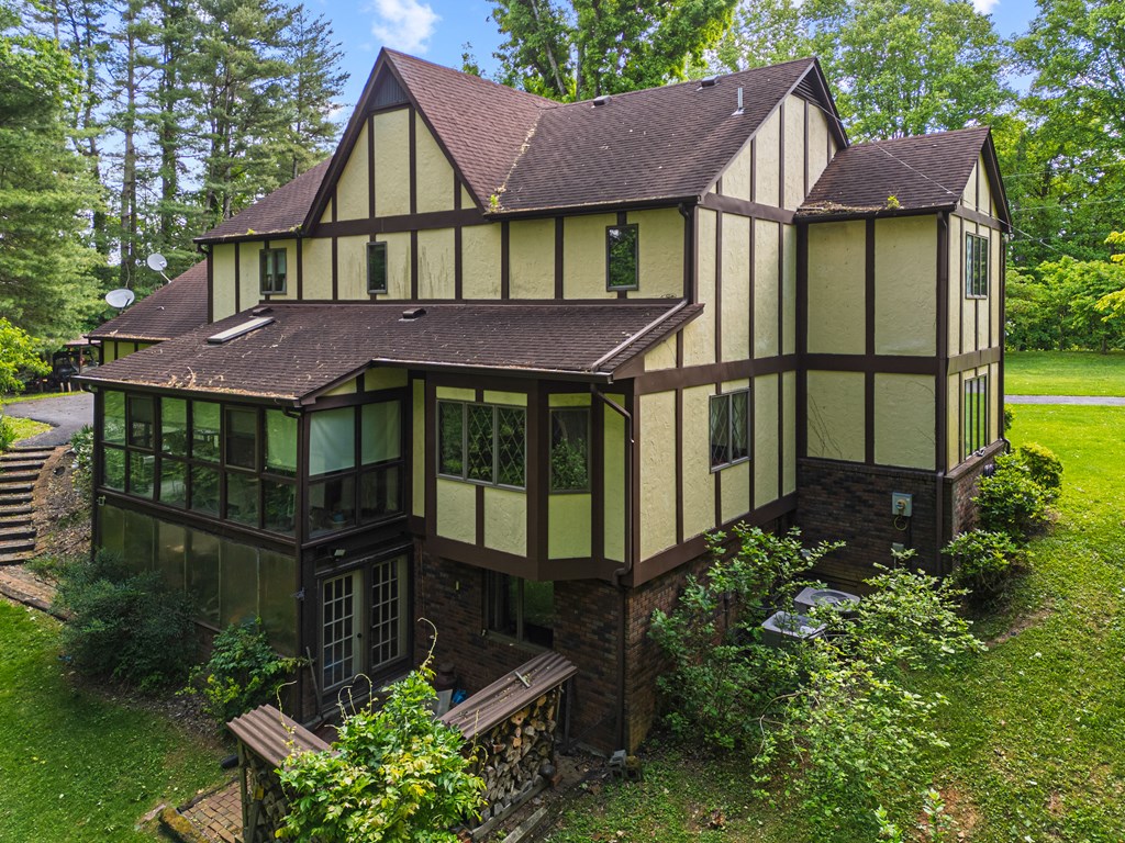 Marion, Virginia 24354, United States, 5 Bedrooms Bedrooms, ,4 BathroomsBathrooms,Residential,Active,139308