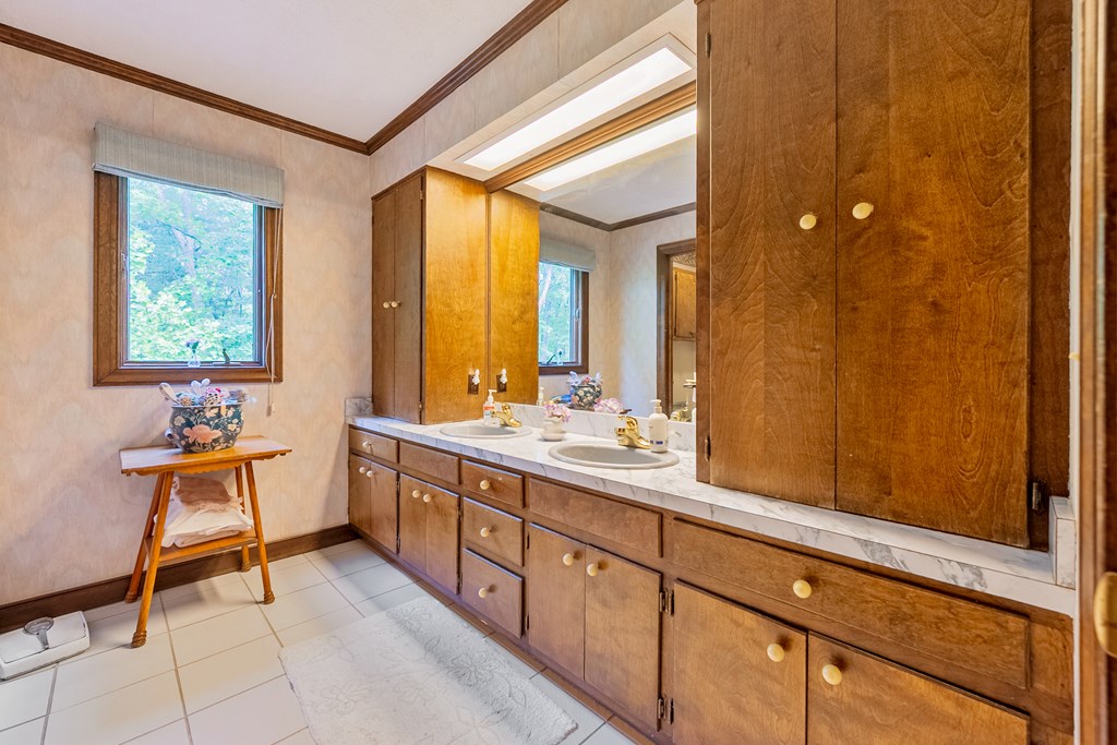 Marion, Virginia 24354, United States, 5 Bedrooms Bedrooms, ,4 BathroomsBathrooms,Residential,Active,139308