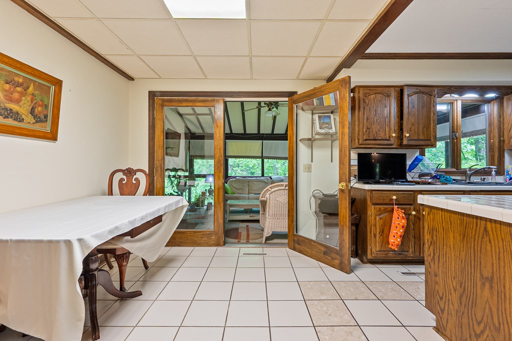 Marion, Virginia 24354, United States, 5 Bedrooms Bedrooms, ,4 BathroomsBathrooms,Residential,Active,139308