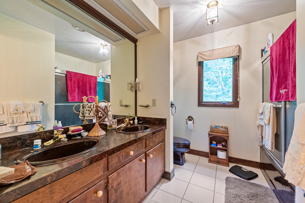 Marion, Virginia 24354, United States, 5 Bedrooms Bedrooms, ,4 BathroomsBathrooms,Residential,Active,139308