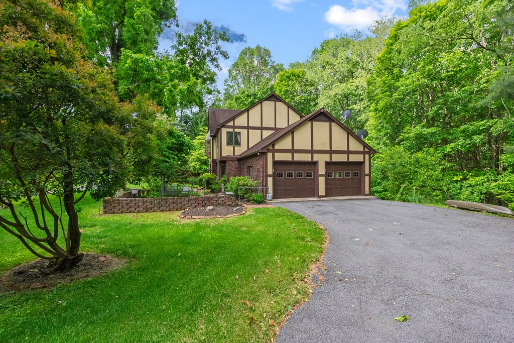 Marion, Virginia 24354, United States, 5 Bedrooms Bedrooms, ,4 BathroomsBathrooms,Residential,Active,139308