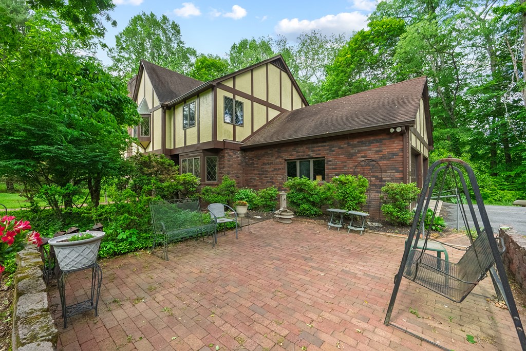 Marion, Virginia 24354, United States, 5 Bedrooms Bedrooms, ,4 BathroomsBathrooms,Residential,Active,139308