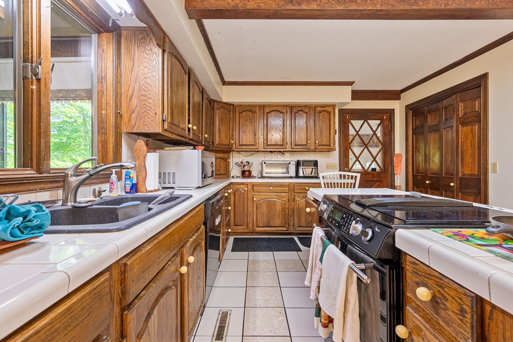 Marion, Virginia 24354, United States, 5 Bedrooms Bedrooms, ,4 BathroomsBathrooms,Residential,Active,139308