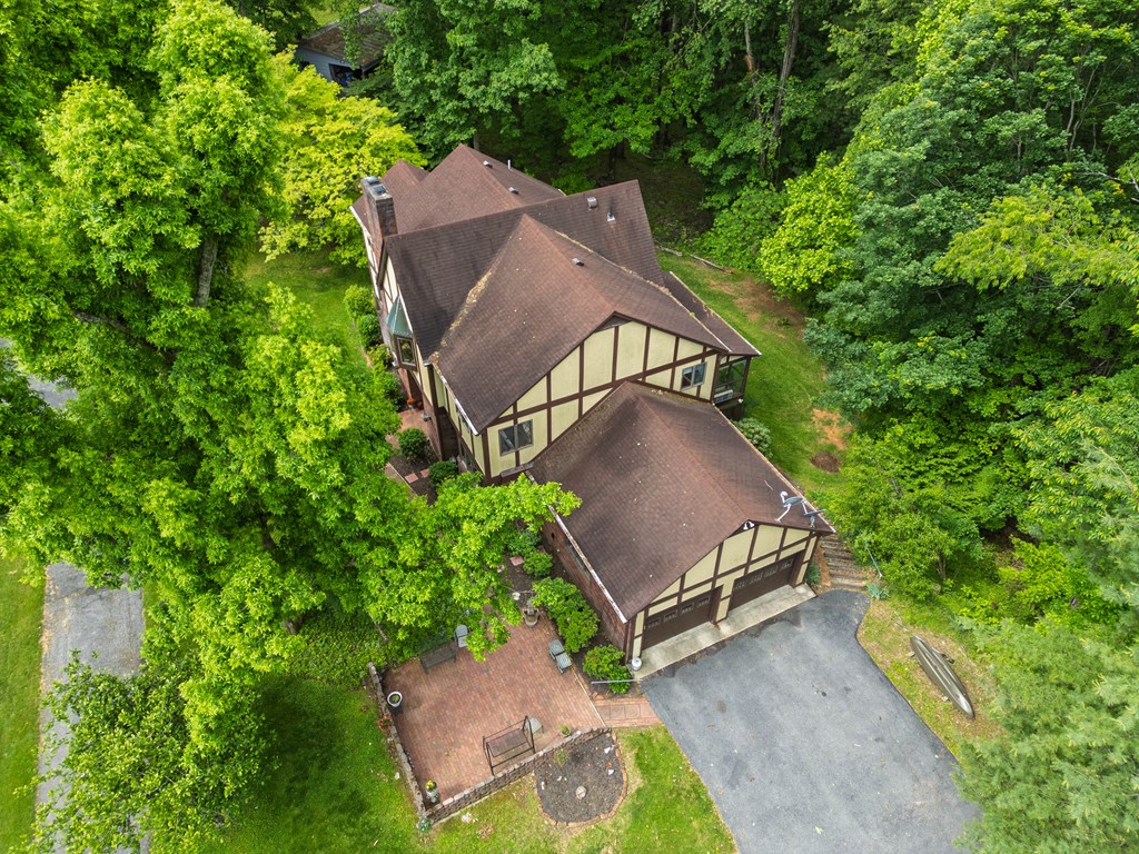 Marion, Virginia 24354, United States, 5 Bedrooms Bedrooms, ,4 BathroomsBathrooms,Residential,Active,139308