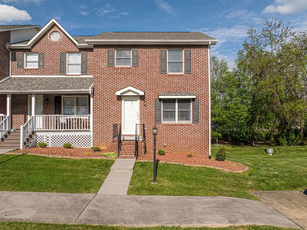 Photo of 809 Edgemont North St NE Unit E St, Abingdon, VA 24210 (MLS # 109637)