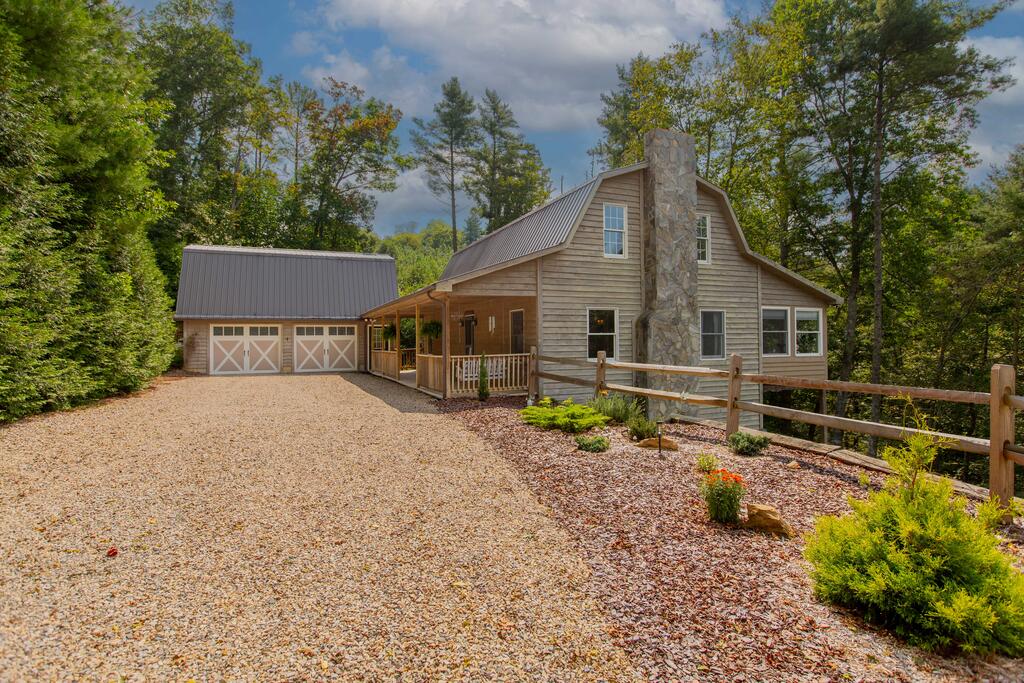 Photo of 396 Kinzer Rd, Hillsville, VA 24343 (MLS # 112038)
