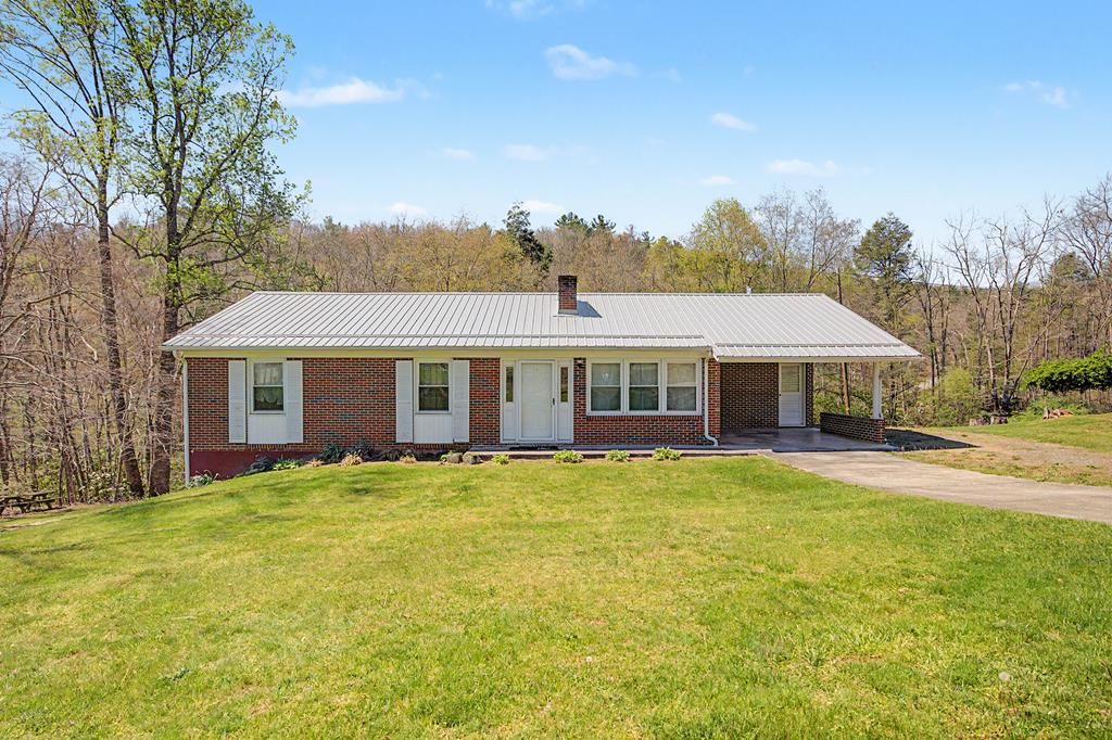 Photo of 6921 Ivanhoe Rd, Ivanhoe, VA 24350 (MLS # 109666)