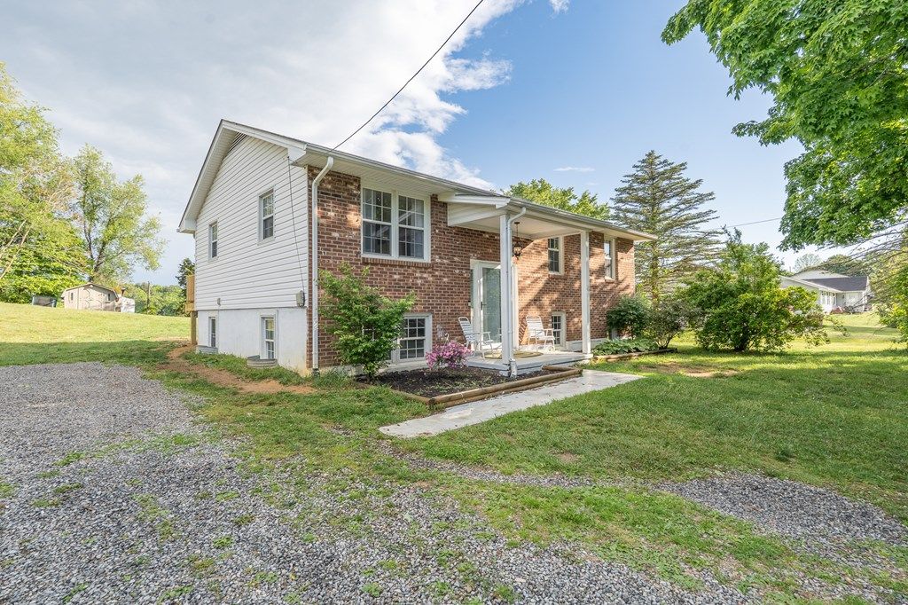 Photo of 892 Ivanhoe Road, Max Meadows, VA 24360 (MLS # 110087)