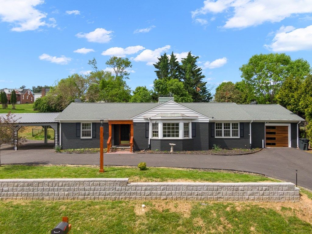 Photo of 104 Oaklawn Ave, Galax, VA 24333 (MLS # 103419)