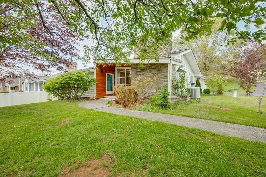 Photo of 622 W Main St, Lebanon, VA 24266 (MLS # 109617)