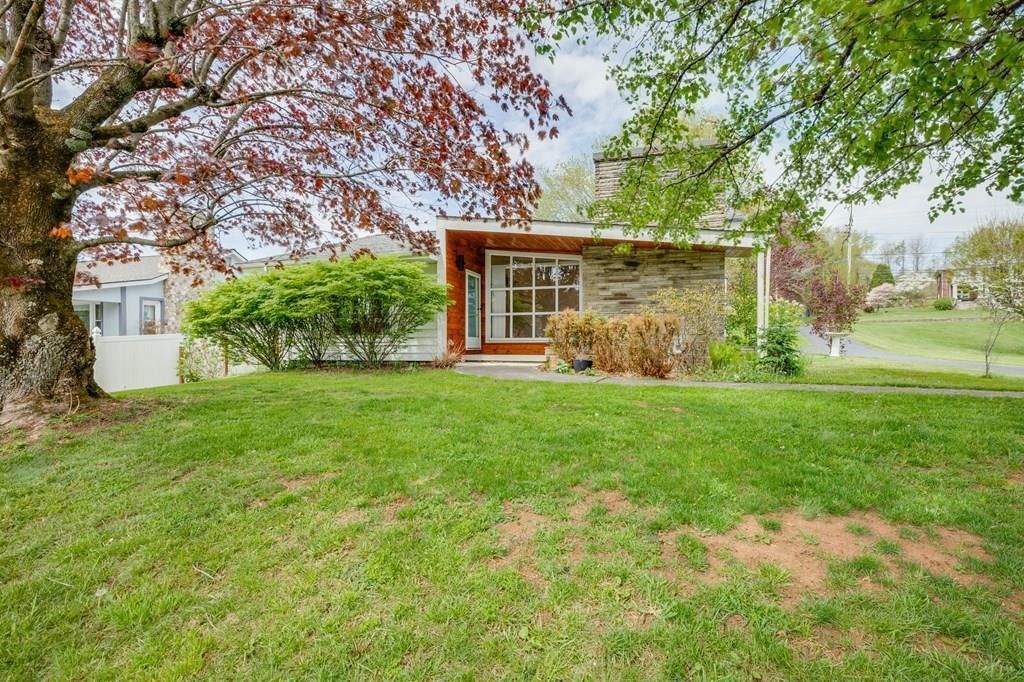 Photo of 622 W Main St, Lebanon, VA 24266 (MLS # 109617)