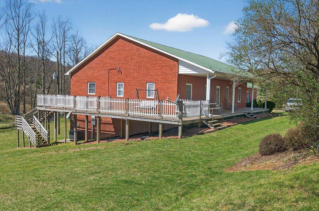 Photo of 1018 Skyview Dr, Fancy Gap, VA 24328 (MLS # 109328)