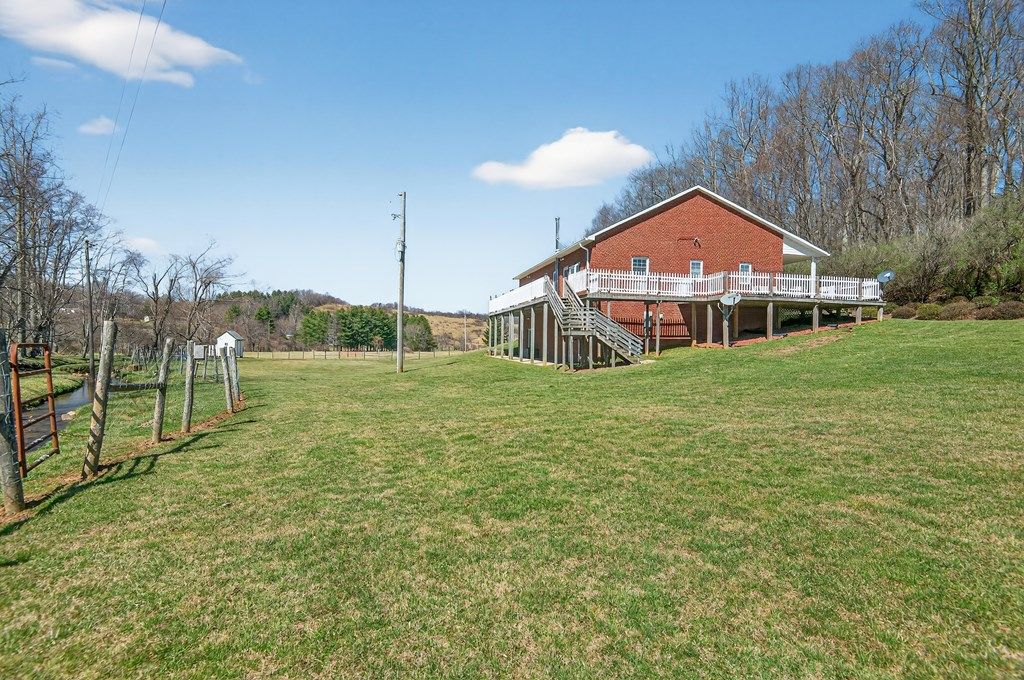 Photo of 1018 Skyview Dr, Fancy Gap, VA 24328 (MLS # 109328)