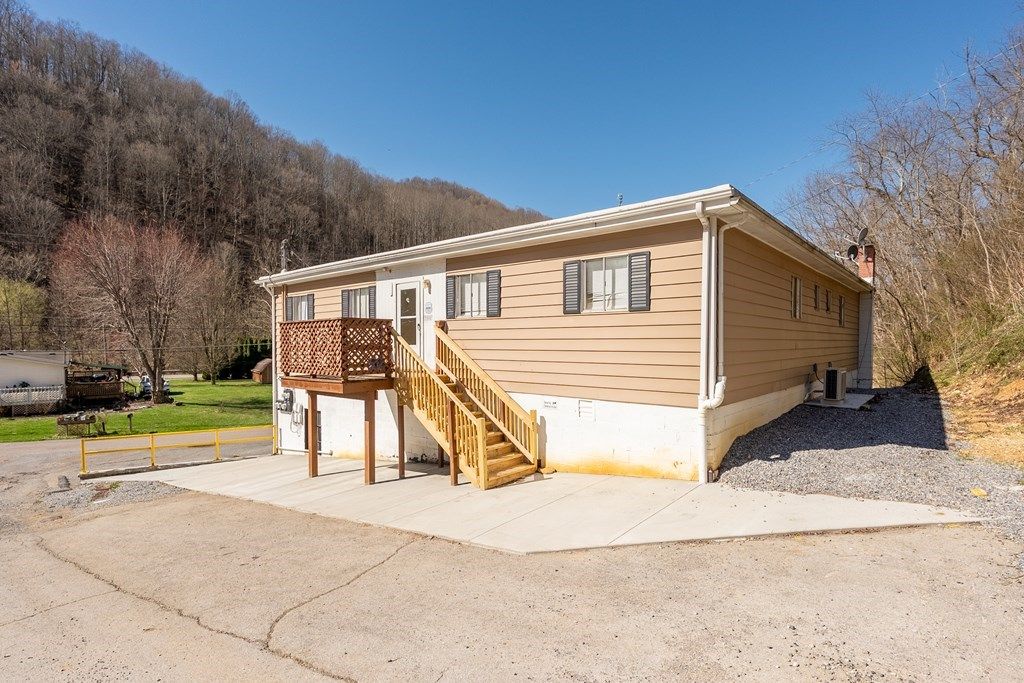 Photo of 171 Market St, Marion, VA 24354 (MLS # 104527)