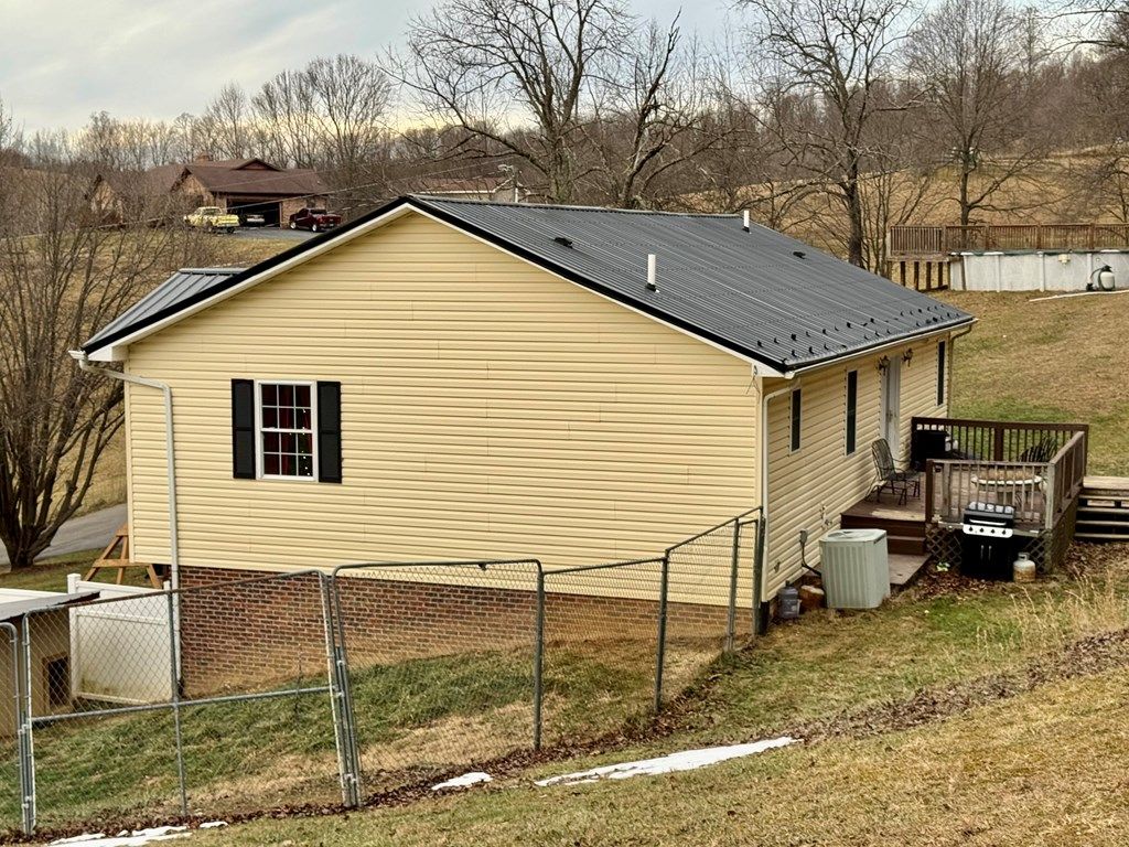 Photo of 329 Shady Grove Road, Tazewell, VA 24651 (MLS # 104411)