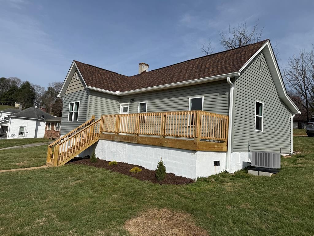 Photo of 412 Dobyns St, Galax, VA 24333 (MLS # 109295)