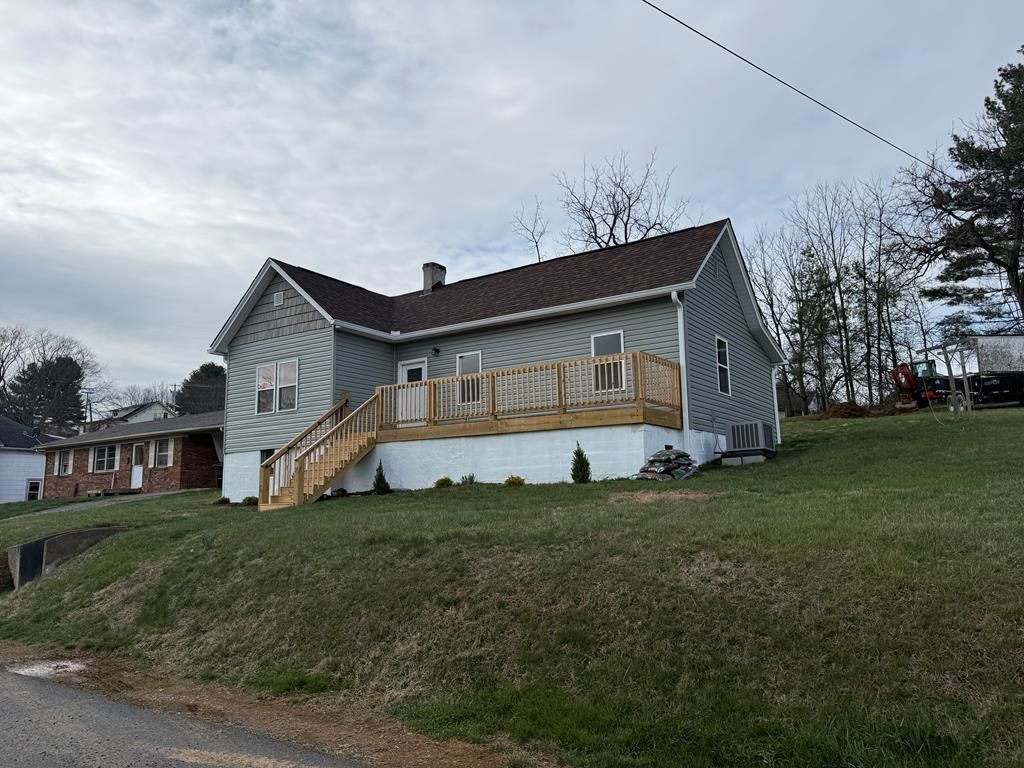 Photo of 412 Dobyns St, Galax, VA 24333 (MLS # 109295)