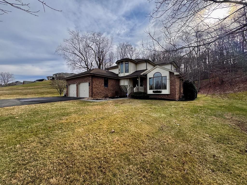 Photo of 408 Winterham Dr, Abingdon, VA 24211 (MLS # 104569)