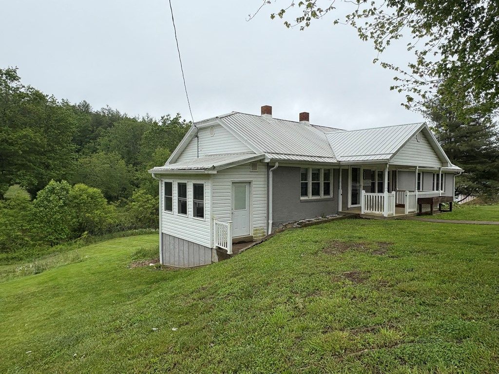 Photo of 6805 Wilson Highway, Independence, VA 24348 (MLS # 103604)