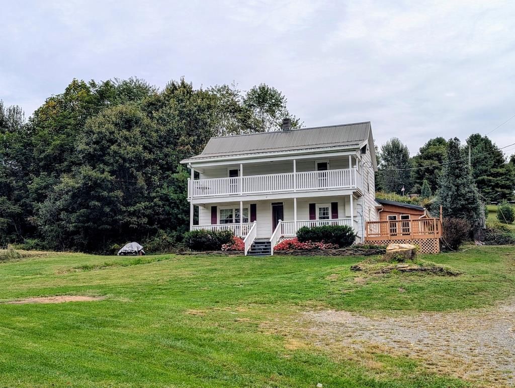 Photo of 41 Tall Pines Ln, Hillsville, VA 24343 (MLS # 103685)
