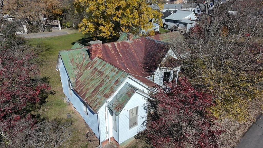 Photo of 463 Bradley St, Abingdon, VA 24210 (MLS # 104026)