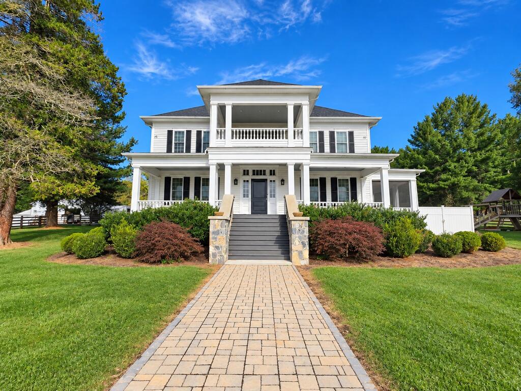Photo of 6112 E Lee Hwy, Draper, VA 24324 (MLS # 112290)