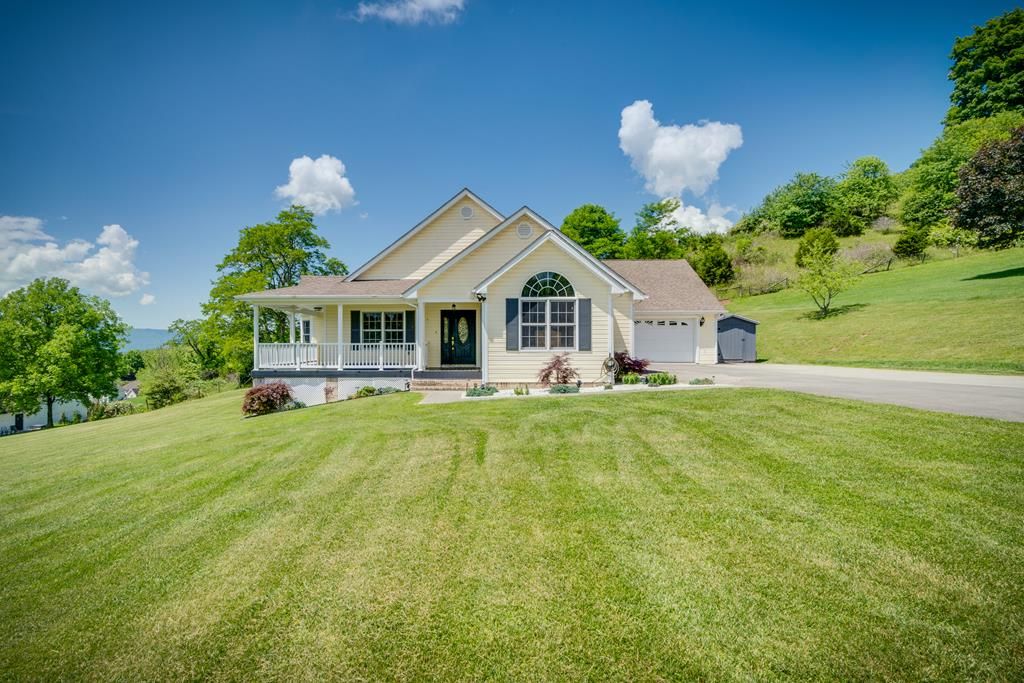 Photo of 703 Fairview Lane, Lebanon, VA 24266 (MLS # 103752)