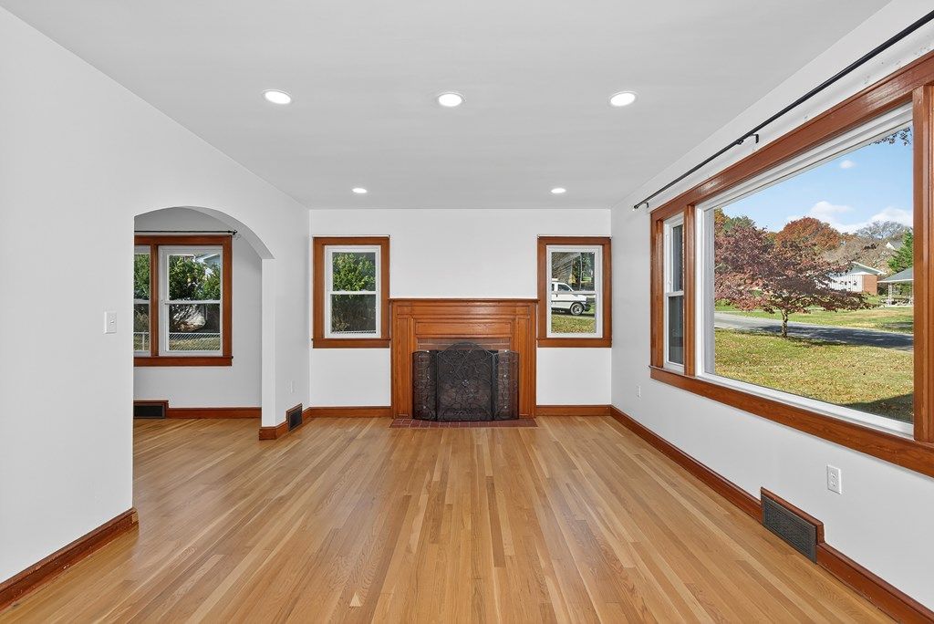 Photo of 250 Gillespie Drive, Abingdon, VA 24210 (MLS # 103925)